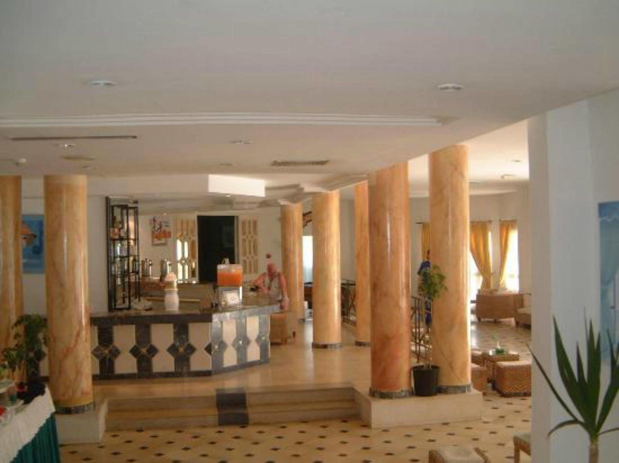 Kinza Hotel 3*